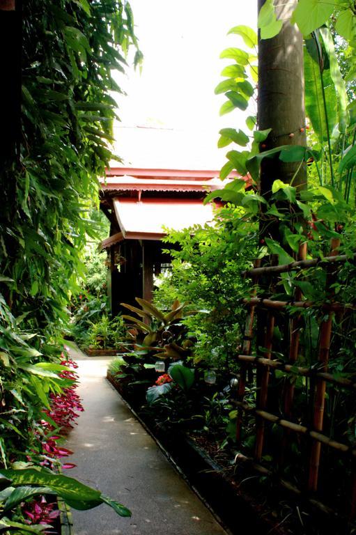 Club One Seven Gaymen Chiang Mai Exterior foto