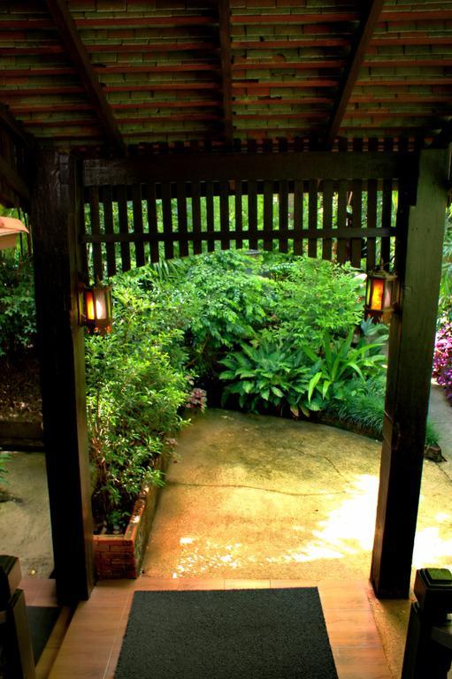 Club One Seven Gaymen Chiang Mai Exterior foto